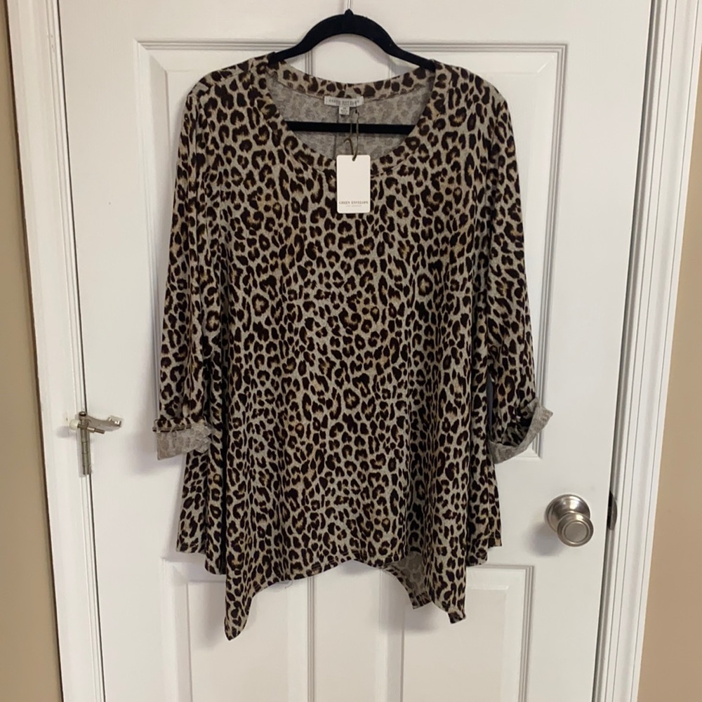 Handkerchief-hem cheetah print super soft tunic